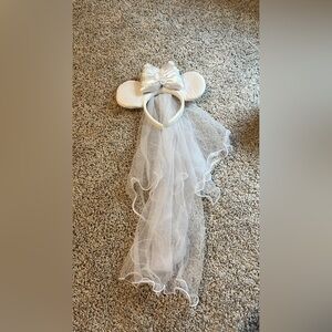Minnie Mouse bride ears